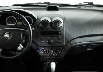 Подержанный автомобиль Chevrolet Aveo Hatchback 2010 года (14 фото)