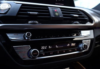 Подержанный автомобиль BMW X4 2020 года (24 фото)