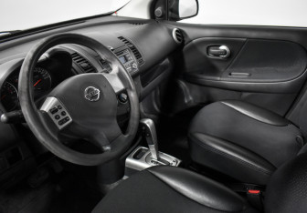Подержанный автомобиль Nissan Note 2012 года (9 фото)