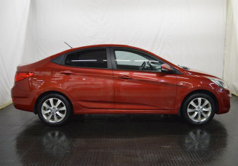 Подержанный автомобиль Hyundai Solaris Sedan 2012 года (4 фото)