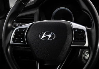 Подержанный автомобиль Hyundai Sonata 2019 года (11 фото)