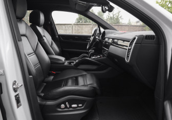 Подержанный автомобиль Porsche Cayenne 2018 года (31 фото)