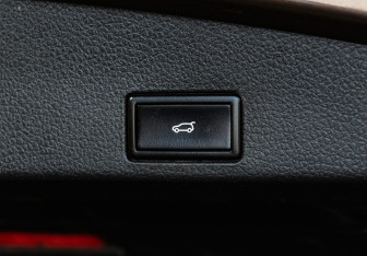 Подержанный автомобиль Volkswagen Touareg 2012 года (26 фото)