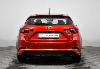 Подержанный автомобиль Mazda 3 Hatchback 2018 года (6 фото)