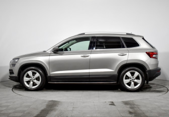 Подержанный автомобиль Skoda Karoq 2021 года (8 фото)