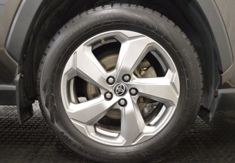 Подержанный автомобиль Toyota RAV4 2019 года (9 фото)