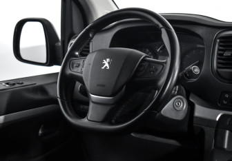 Подержанный автомобиль Peugeot Traveller 2021 года (14 фото)