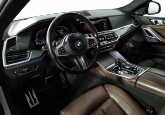 Подержанный автомобиль BMW X6 2021 года (11 фото)