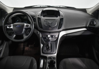 Подержанный автомобиль Ford Kuga 2014 года (13 фото)