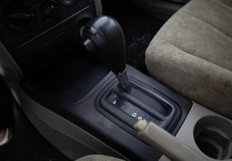 Подержанный автомобиль Hyundai Elantra Sedan 2000 года (15 фото)