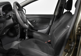 Подержанный автомобиль Renault Sandero 2018 года (12 фото)