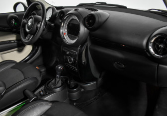 Подержанный автомобиль MINI Countryman 2014 года (15 фото)