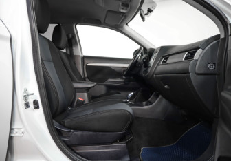 Подержанный автомобиль Mitsubishi Outlander 2016 года (19 фото)