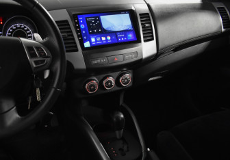 Подержанный автомобиль Mitsubishi Outlander 2011 года (20 фото)