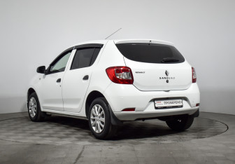 Подержанный автомобиль Renault Sandero 2019 года (7 фото)