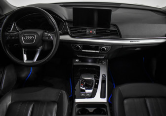 Подержанный автомобиль Audi Q5 2021 года (15 фото)