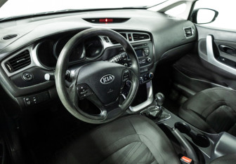 Подержанный автомобиль Kia Ceed Wagon 2013 года (11 фото)