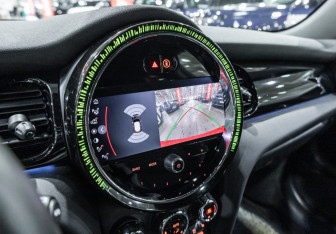 Подержанный автомобиль MINI Hatch 2021 года (21 фото)