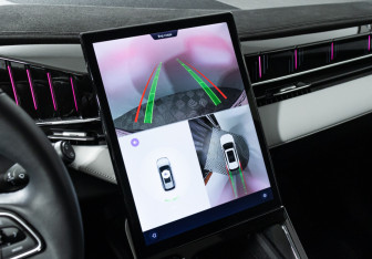 Подержанный автомобиль Geely Atlas 2024 года (17 фото)