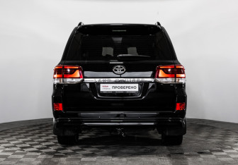 Подержанный автомобиль Toyota Land Cruiser Suv 2018 года (6 фото)