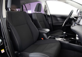 Подержанный автомобиль Toyota RAV4 2016 года (11 фото)
