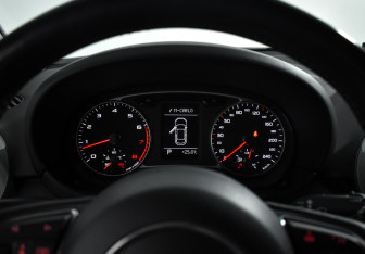 Подержанный автомобиль Audi A1 2012 года (15 фото)