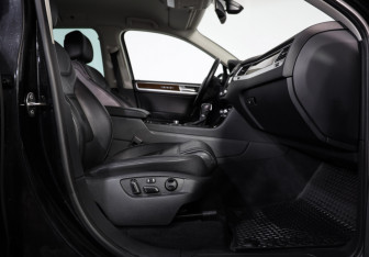 Подержанный автомобиль Volkswagen Touareg 2015 года (25 фото)