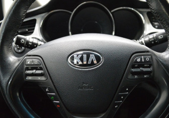 Подержанный автомобиль Kia Ceed Hatchback 2017 года (17 фото)