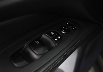 Подержанный автомобиль Nissan Pathfinder 2015 года (18 фото)