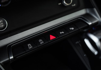 Подержанный автомобиль Audi Q3 2021 года (18 фото)