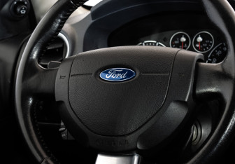 Подержанный автомобиль Ford Fusion 2008 года (11 фото)