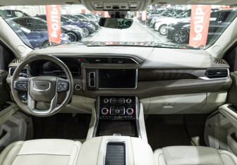 Подержанный автомобиль GMC Yukon 2022 года (19 фото)