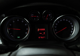 Подержанный автомобиль Opel Mokka 2014 года (12 фото)