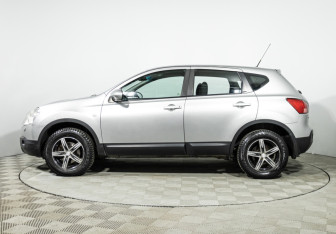 Подержанный автомобиль Nissan Qashqai 2009 года (8 фото)