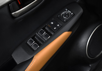 Подержанный автомобиль Lexus NX 2018 года (10 фото)