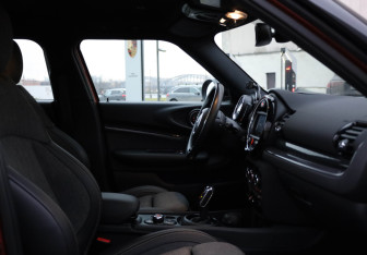 Подержанный автомобиль MINI Clubman Wagon 2019 года (27 фото)