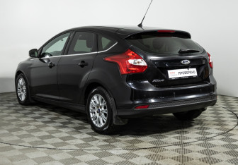 Подержанный автомобиль Ford Focus Hatchback 2013 года (7 фото)