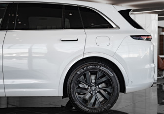 Новый LiXiang L7 2024 (10 фото)