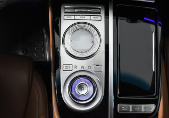 Подержанный автомобиль Genesis G80 2021 года (12 фото)