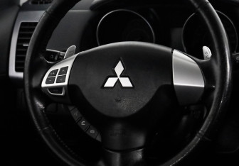 Подержанный автомобиль Mitsubishi Outlander 2010 года (11 фото)