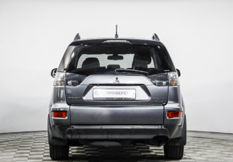 Подержанный автомобиль Mitsubishi Outlander 2012 года (6 фото)
