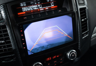 Подержанный автомобиль Mitsubishi Pajero 2015 года (16 фото)