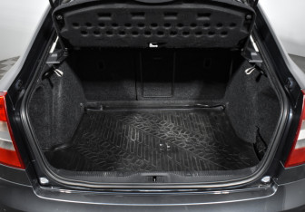 Подержанный автомобиль Skoda Octavia Liftback 2012 года (19 фото)