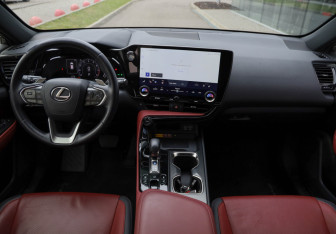 Подержанный автомобиль Lexus NX 2022 года (9 фото)