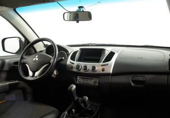 Подержанный автомобиль Mitsubishi L200 2014 года (17 фото)