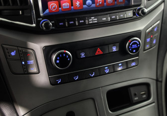 Подержанный автомобиль Hyundai H-1 2018 года (17 фото)