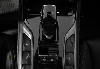 Подержанный автомобиль FAW Bestune T77 2023 года (11 фото)