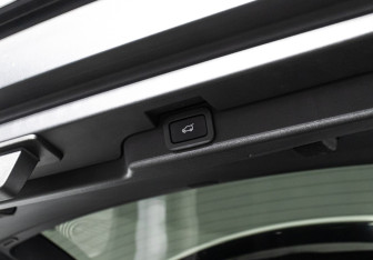 Подержанный автомобиль Land Rover Discovery 2017 года (17 фото)