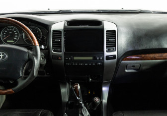 Подержанный автомобиль Toyota Land Cruiser Prado 2006 года (14 фото)