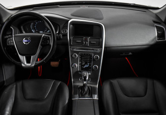 Подержанный автомобиль Volvo XC60 2015 года (15 фото)